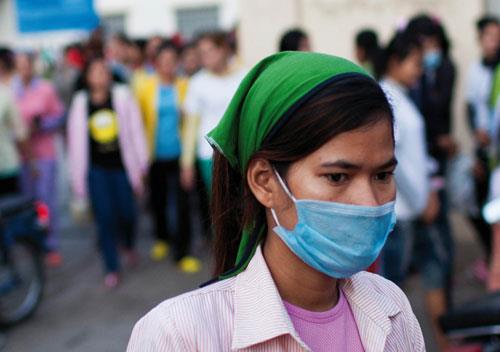 Bu sekt�rde �al��anlarda bir cila hammaddesi olan, "formaldehite" maruz kalma sonucunda �zel tip ba�-boyun kanserleri olan nazofarens kanseri ve sinonazal kanserler ile l�semi riskinin art�� g�sterdi�i belirtiliyor.