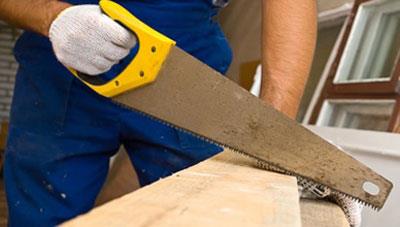 Tahta i�lemecili�iyle u�ra�an i��iler ve marangozlarda, uzun s�reli tahta tozu ve a�a� i�lemecili�inde kullan�lan zararl� hammaddelere maruz kalma sonucunda �e�itli kanserlerin topluma oranla daha �ok g�r�lebildi�i belirtiliyor. Kesin kan�tlar olmasa da toplum bazl� �al��malarda bu sekt�r �al��anlar�nda kanser riskinin artt��� kabul ediliyor.