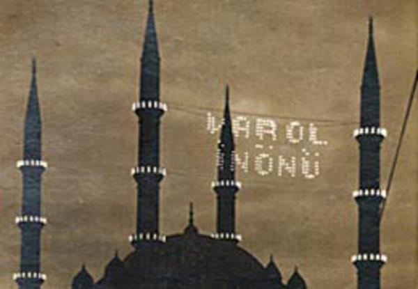 Cumhuriyetin ilk yllarnda minarelerden dikkat eken mahya rnekleri