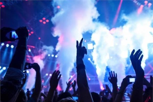 Los Angeles, Tokyo ya da Londra gibi byk ehirlerde tm geceyi elenerek geirmek.