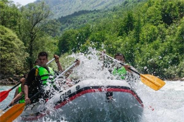 Rafting yapmak.