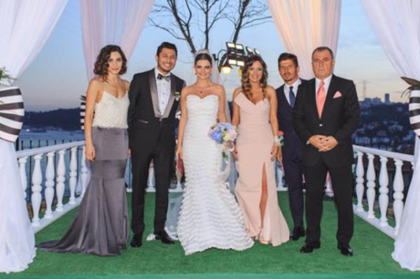 <br><b>Pelin Karahan ve Bedri Gntay</b></br>  nl oyuncu Pelin Karahan Bedri Gntay ile 24 Haziran'da dnyaevine girdi. Adile Sultan Saray'ndaki dne birok nl katld.