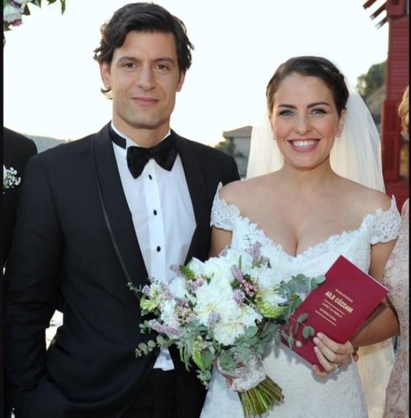 Birok nl ismin katld davette, gen iftin nikah ahitliklerini ise Sefer alar ve zge zder yapt.