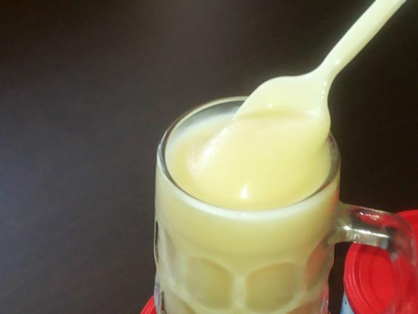 Un, eker, glikoz/fruktoz urubu ile tatlandrlm yiyeceklerden uzak durun.