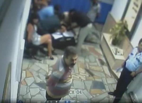 18 yandan kklerin izlememesi gereken grntlerdi. imdi bu grntler iin savc kalkm 'ikence deildi' diyor. Eer bu ikence deilse nedir Burada insanlarla dalga geiliyor.