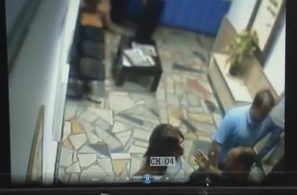 Karabalar'da mzikhollere ynelik 17 Temmuz 2011 tarihinde denetim yapan polis ekipleri, 'kimliksiz olduu, izinsiz alt ve polise mukavemette bulunduu' gerekeleriyle gzaltna ald...