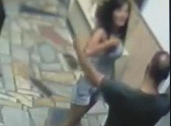 Polis memurlar H.Y. ve B.S., zmir 6. Ar Ceza Mahkemesi'nde ikence sulamasyla yarglanmaya baland.