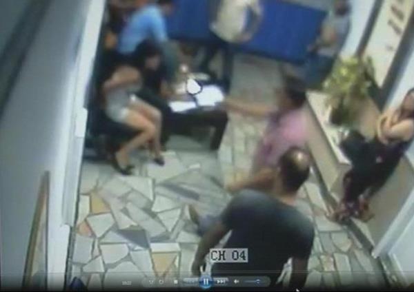 Yarglamayla ilgili bu ay banda mtalaasn veren savc Gksel Er, ikenceden yarglanan 3 polisten H.Y. ve B.S.'e, 1.5 aydan 1 yl 1 aya kadar hapis cezas istedi,