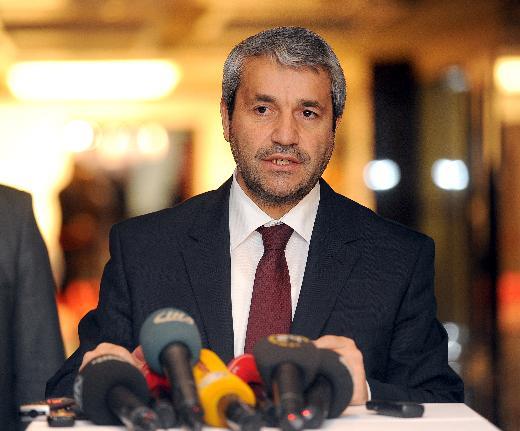 Bilim, Sanayi ve Teknoloji Bakanlnca aklanan Trkiye&#8217;nin en giriimci ve yeniliki 50 niversitesi sralamasnda Sabanc niversitesi&#8217;nin birinci olurken ODT, Bilkent, zyein ve T ilk 5 iinde yer ald. Hibir niversitenin 100 tam puana ulaamad listede; lke genelinde yer alan 168 niversiteden 42 tanesi deerlendirme d kald.     126 niversite endekse girebilmek iin yart. Ancak sadece 50 niversite sralamaya girebildi. 100 tam puan alan kmazken, Sabanc niversitesi 84 puanla birinci, ODT 83 puanla ikinci oldu. Galatasaray niversitesi ile Abant zzet Baysal niversitesi 22 puanla endekse son sralardan da olsa girmeyi baard. Birincilii Sabanc niversitesi alsa da endeksin geneline bakldnda 50 niversiteden 35'inin devlet niversitesi olmas dikkat ekti.     Bu yl ilk kez aklanan endeks, nmzdeki yldan itibaren niversite tercihleri balamadan nce Bilim, Sanayi ve Teknoloji Bakanl tarafndan ilan edilecek.