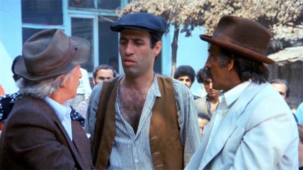 <br>tf: paa dediin sert bakl, dik, marur, yiit, atlgandr. gzleri ate saar.</br>  <br>aban: ltf bey, ben hepsini yapyorum da gzlerimden ate kartamyorum o nasl oluyor acaba..</br>