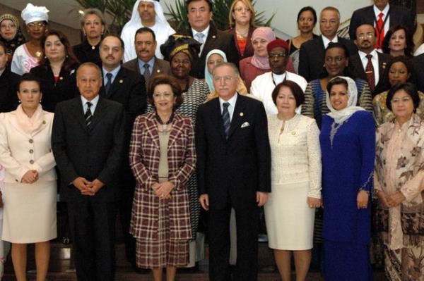 1971'de hsanolu'yla evlendi.