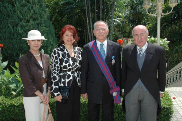 hsanolu'nun 10 yllk T Genel Sekreterlii srasnda 57 slam lkesinde eitim, salk ve kadn sorunlarna ynelik almalar yrtt.