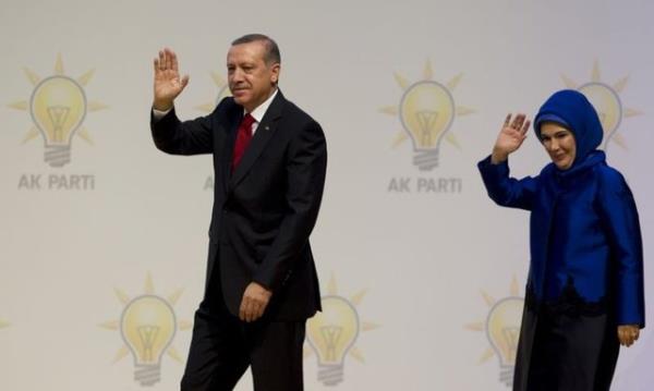 <b>EMNE ERDOAN:</b> 1955'te stanbul'da doan Emine Erdoan'n anne ve babas Siirtli.