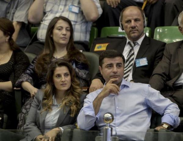 <b>BAAK DEMRTA:</b> HDP'nin aday Selahattin Demirta'n ei Baak Demirta retmen.