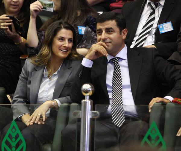 Babakan Tayyip Erdoan'n ei Emine Hanm, Ekmeleddin hsanolu'nun ei Fsun Hanm ve Selahattin Demirta'n ei Baak Hanm yeni first lady adaylar.