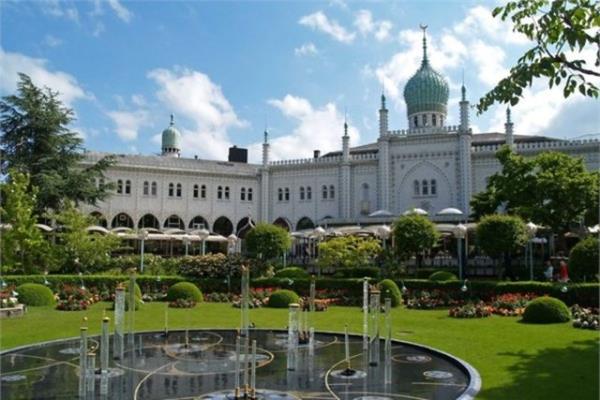 <br><b>Danimarka</b></br>  Danimarka'nn huzurlu bahelerin bombo huzurlu bir gn.