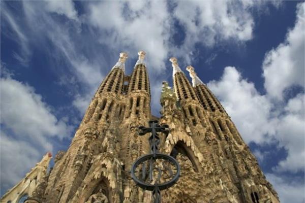 <br><b>Barselona, spanya</b></br>  Mimarisine hayran kalacanz kiliseleriyle Barselona.