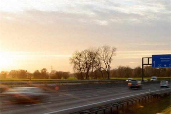 <br><b>Almanya</b></br>  Almanya'nn mehur otobanlarnda hz snrlarnz zorlayn.