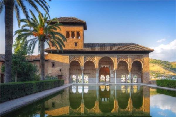 <br><b>spanya</b></br>  Enteresan mimarisiyle Granada evleri.