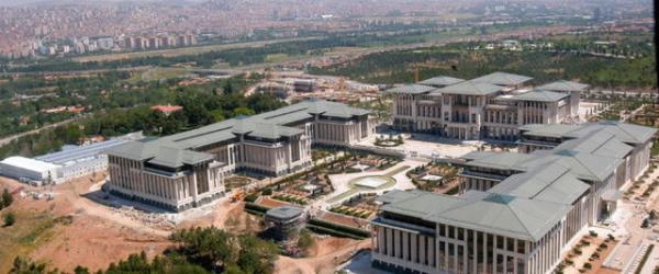 Dinlemeye kar da korunakl olan Babakanlk binasnda 'Hkmet Harekat Merkezi' de bulunuyor.