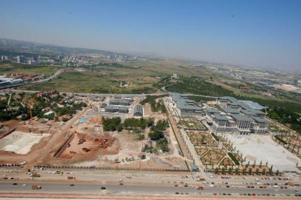 Babakanlk'n bulunduu blok ile dier bloklar arasnda dorudan balant yok.