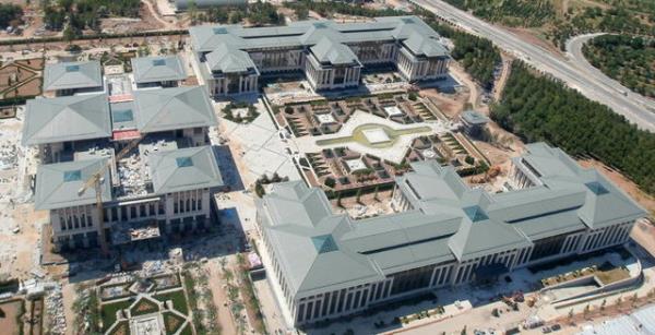 Trkiye'nin en iyi korunan ve en gvenli kamu kurumlarndan biri olarak gsterilen yeni Babakanlk binas; bombal, kimyasal ve nkleer saldrlara kar yksek gvenlikli olarak ina edildi.