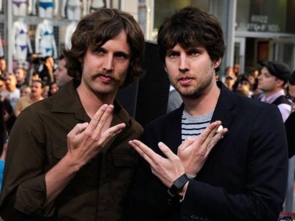 Jon ve Dan Heder ikiz.