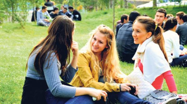 Unutmayn ki tercihlerle ilgili yaplan en byk yanln rencinin istedii blm yerine daha uygun, kabul edilebilir ya da ailesinin istei zerine baka bir blmde okumasdr. ocuklarnza niversitenin aslnda bir basamak olduun dillendirin.