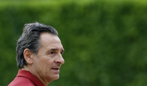 Ancak sezon sonunda yaanan 'Calciopoli' skandal sonucunda Fiorentina'nn 30 puan silinerek 9. sraya drld.