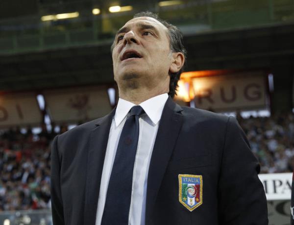 D Grubu'nda ngiltere, Kosta Rika ve Uruguay'la eleen Gk Maviler, grupta 3. sray alarak dev turnuvaya erken havlu att.