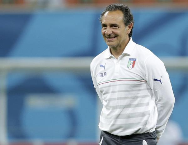 2004'te Roma'dan gelen teklif sonras hayallerini gerekletirmeye ok yaknd. Ancak ei Manuela Caffi'den gelen haberle sarsld talyan hoca..