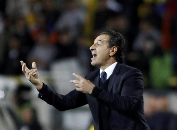 Ayrca ampiyonlar Ligi'nden men edilerek, ligde 2006-07 sezonuna eksi 19 puanla balamasna karar verildi. Prandelli, puan cezas daha sonra eksi 15'e drlen Viola'y lig sonunda 6. yaparak, UEFA Kupas'na gtrmeyi baard.