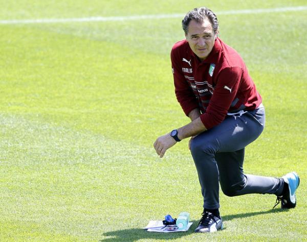  yl boyunca kanserle mcadele eden Manuela Caffi sava Kasm 2007'de kaybetti. Prandelli kt bu yolculukta ocuklaryla birlikte yalnz kald.