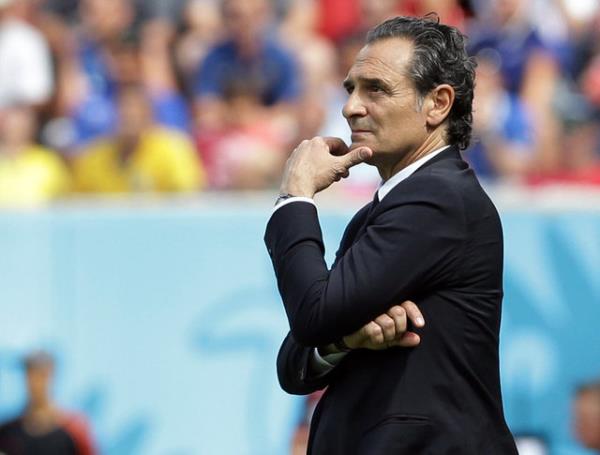 Euro 2012'de talya Milli Takm ile finale ykselme baars gsteren Prandelli spanya'ya yenilerek turnuvay 2. olarak tamamlamt.