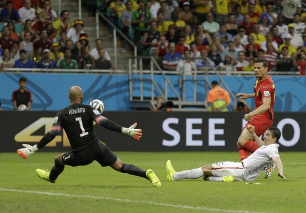 Bakent Washington'da 1981-1989 yllar arasnda ABD Bakanl'n yrten Ronald Wilson Reagan'n ismini tayan Ronald Reagan Havaalan'nn adnn Tim Howard Havaalan olarak deitirilmesi iin Beyaz Saray'a talepte bulunuldu.