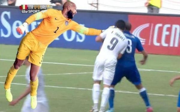 Taraftarlar, Beyaz Saray'n sitesine istek dilekesi gnderirken, "Howard'n ABD iin yapt unutulmaz hizmetlerinden dolay Ronald Reagan Havaalan'nn isminin Tim Howard Havaalan olarak deitirilmesini talep ediyoruz" ifadelerini kulland