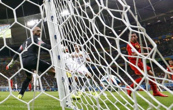 Su imeye giderken ayam takld ama Howard beni de kurtard.