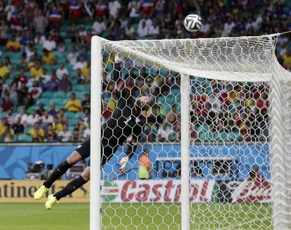 "Bir kaleci daha ne yapsn" cmlesini, nceki gn Belika-ABD karlamasnda ok kez kullandk. Tim Howard, takm uzatmada Belika'ya boyun eerken 15 kurtar yapm ancak 30 dakikalk ekstra zamanda gelen gollere engel olamamt.