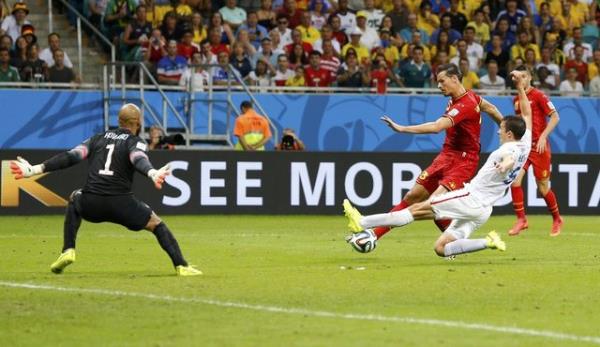 Annemle babam boanyor... Howard gelsin bu evlilii de kurtarsn!