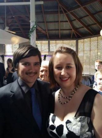 Fotoraf ekildii anda poz veren kiilerin arkasna geerek onlara haber vermeden kareye dahil olan ve ortaya elenceli grntler kmasna neden olan insanlar 'photobomb' denilen akmn domasna neden oldu. te elenceli 'photobomb' anlar...