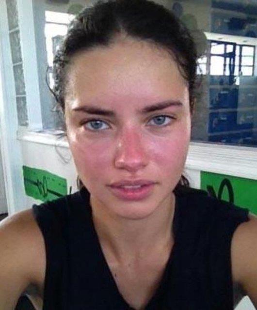 Adriana Lima'nn makyasz hali ile Fak arasndaki benzerlik gerekten dikkat ekici.