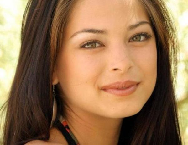 Atagl'n benzeri Kristin Kreuk.