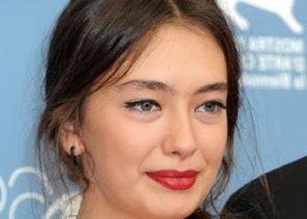 Neslihan Atagm'n de Hollywood'da bir "ikizi" var.