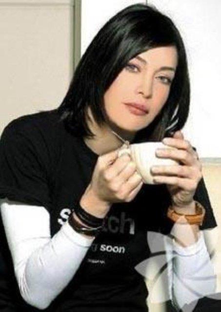 Deniz Akkaya sizce kime benziyor?