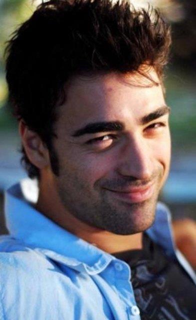 u sralar Kk Aa dizisinde oynayan Sarp Levendolu da kark salar, kaln kalar ve glyle bir Hollywood nlsne benziyor. Kim mi bu nl...