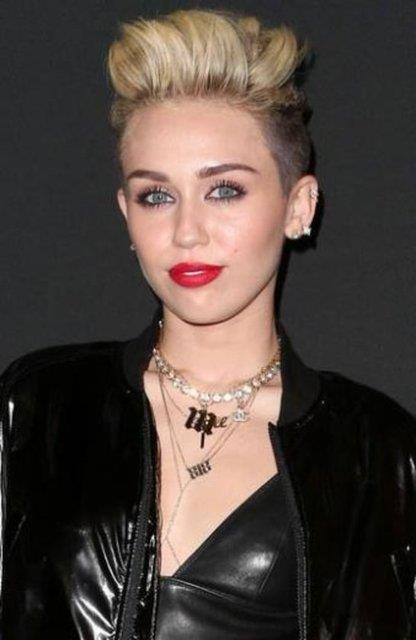 ztrk'n benzedii nl Miley Cyrus. ztrk ile Cyrus'n bu kadar benzemesinin nedeni belki de setikleri sa modeli.