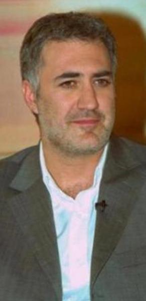 Her ne kadar dizinin srekli izleyicileri onu takip etse de bugnk kadar geni bir kitle tarafndan tannmayan gen bir oyuncuydu