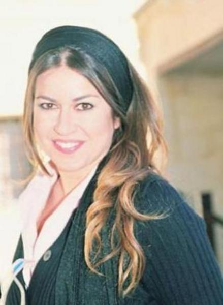 16 yanda zmir Devlet Tiyatrosu'nda "Boy Friend" adl mzikalde dans kadrosuna alnd