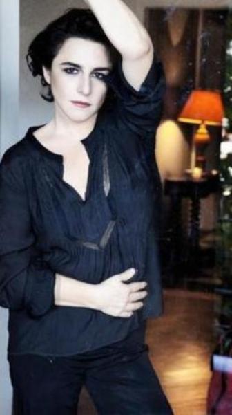 Ama bir gn bir grup arkadayla gittii bir doum gn partisi onun iin dnm noktas olmu. O toplantda herkes birbirine aslnda hayatn nasl ekillendirmek istediini sormu. Dermancolu da hi dnmeden: "Hep oyuncu olmak isterdim" diyerek katlm bu oyuna