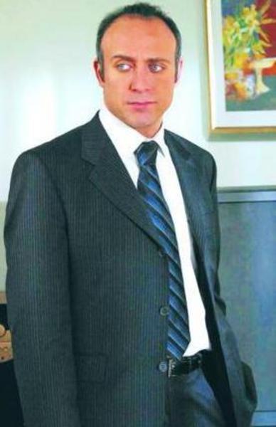 Aralarnda Kiss Me Kate, Tatl Charity, Beni Seviyor, Kral ve Ben, Evita gibi mzikallerde sahneye kt